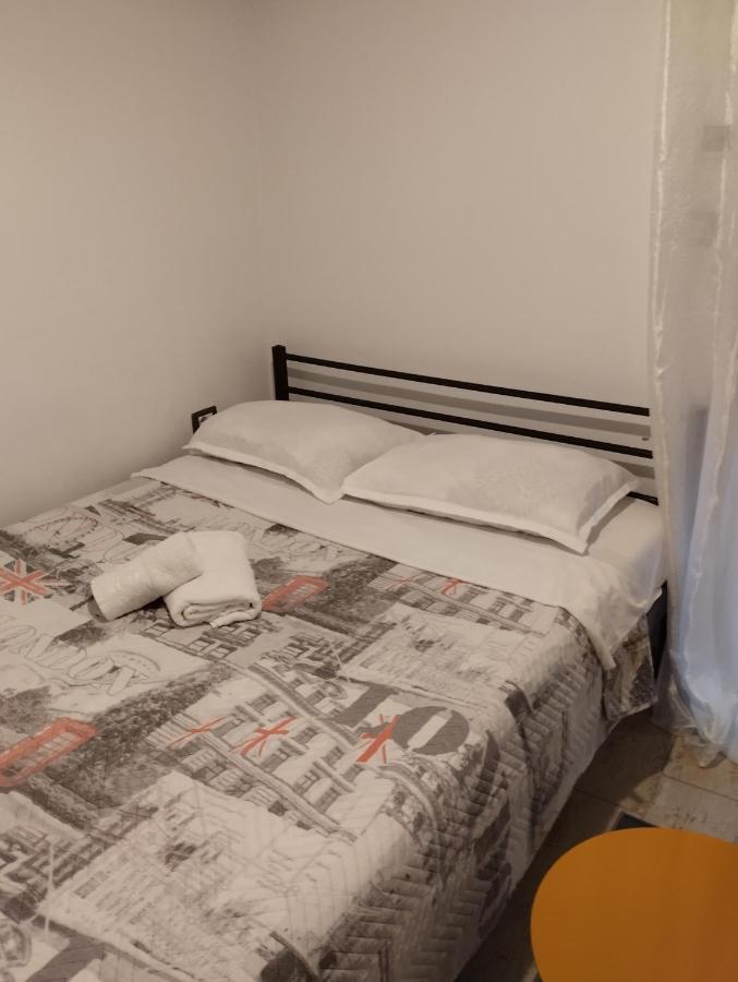 Lovley Apartament Near Train Station Tesalonika Bagian luar foto
